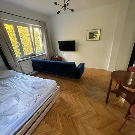 Πανσιόν Cozy & Monciak *